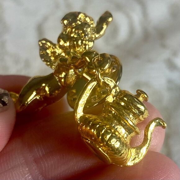 Vintage Gold Cherub Brooch Pin Holding Tea Pot Unique Accessories for Women - Picture 3 of 4